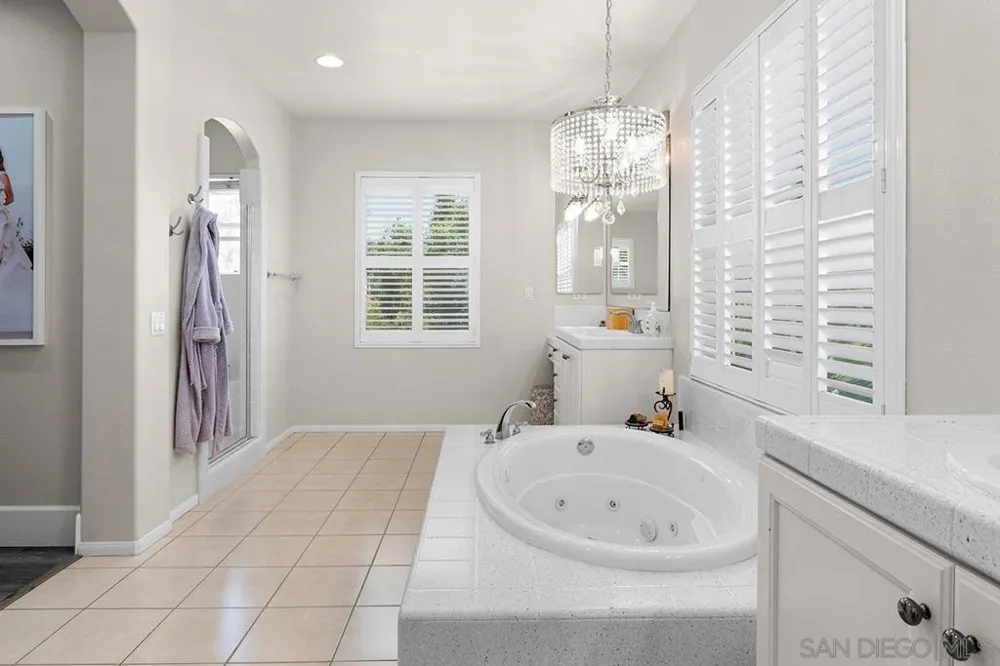 2340 Douglaston Glen Escondido, CA 92026