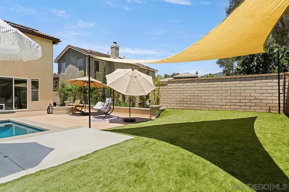 2340 Douglaston Glen Escondido, CA 92026