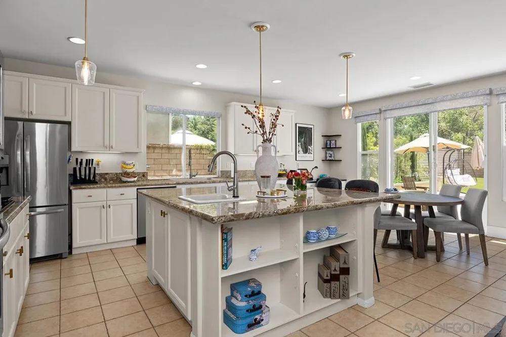 2340 Douglaston Glen Escondido, CA 92026