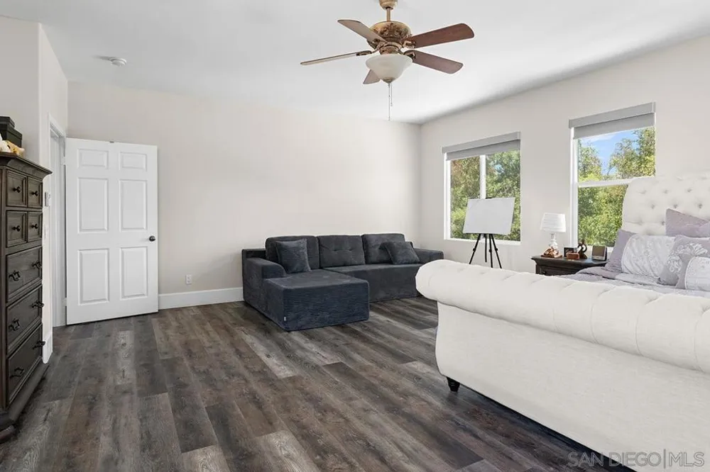 2340 Douglaston Glen Escondido, CA 92026