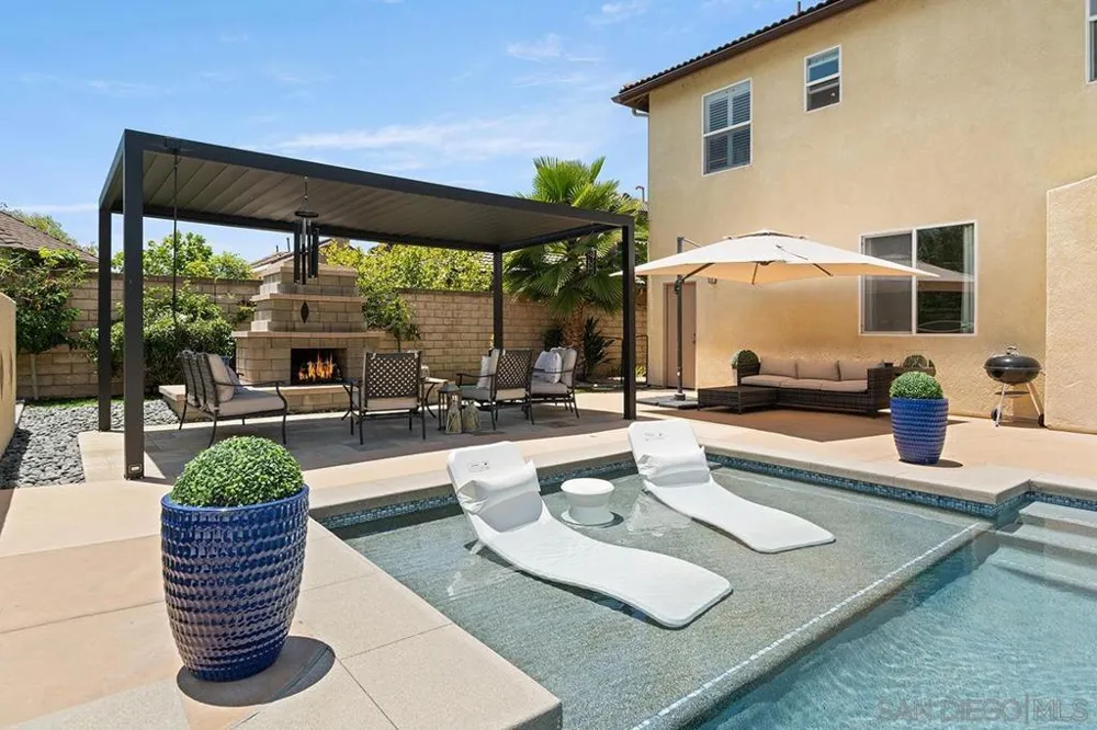 2340 Douglaston Glen Escondido, CA 92026