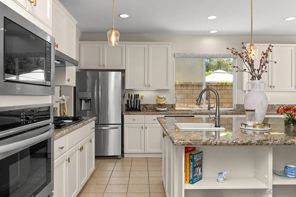 2340 Douglaston Glen Escondido, CA 92026
