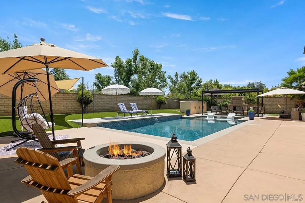 2340 Douglaston Glen Escondido, CA 92026