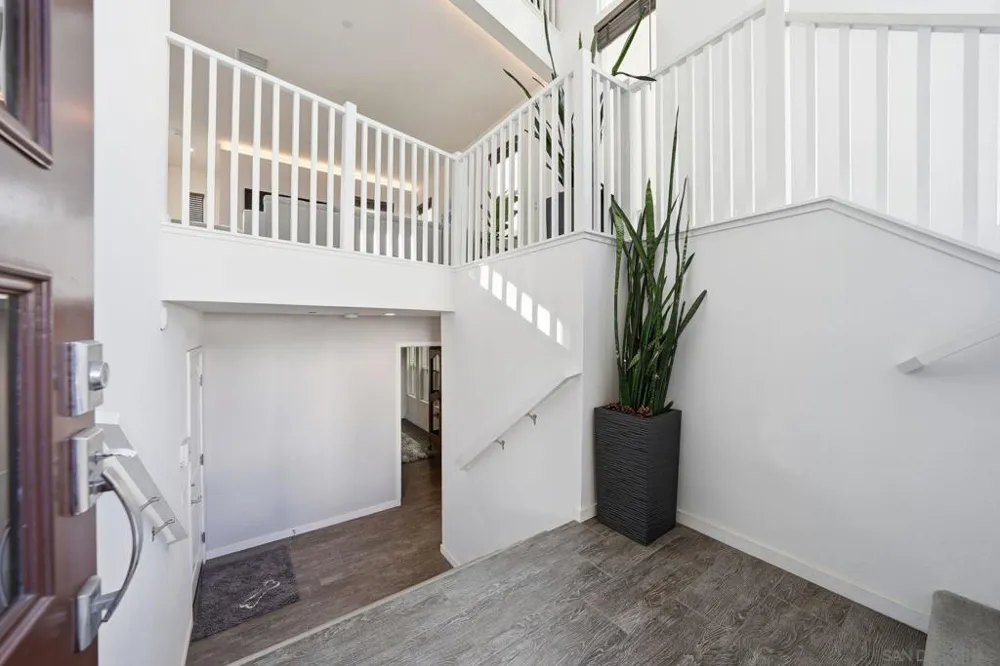8337 Summit way San Diego, CA 92108