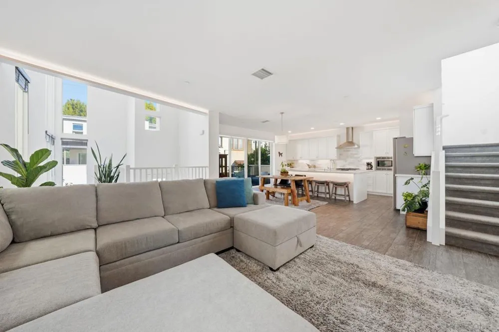 8337 Summit way San Diego, CA 92108