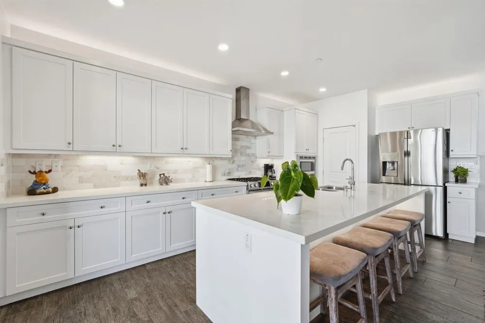 8337 Summit way San Diego, CA 92108