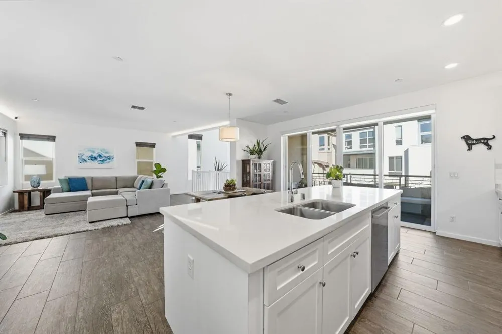 8337 Summit way San Diego, CA 92108