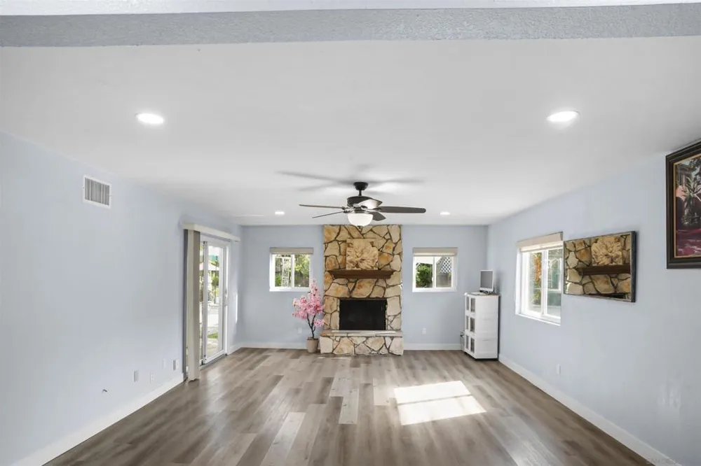 7760 Parkdale Cove San Diego, CA 92126