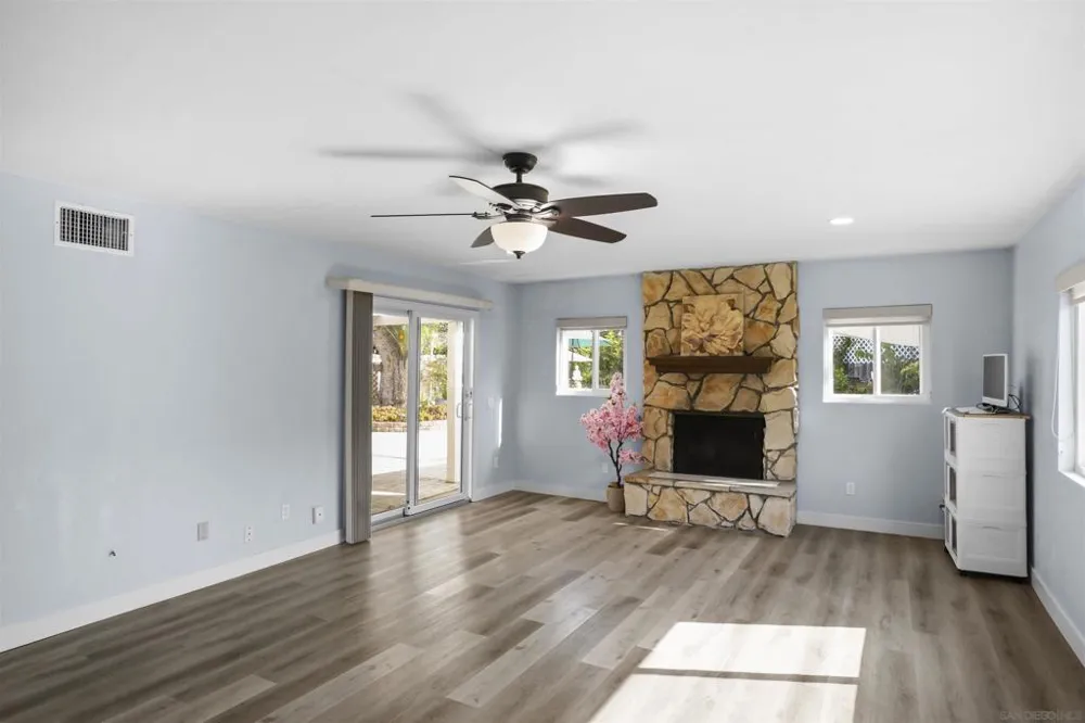 7760 Parkdale Cove San Diego, CA 92126