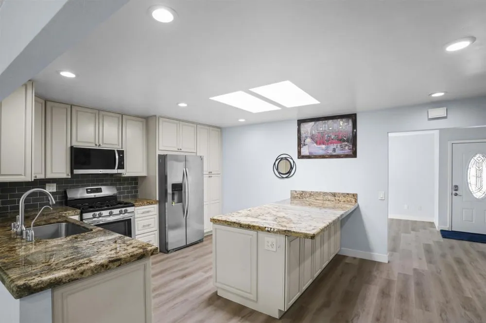 7760 Parkdale Cove San Diego, CA 92126
