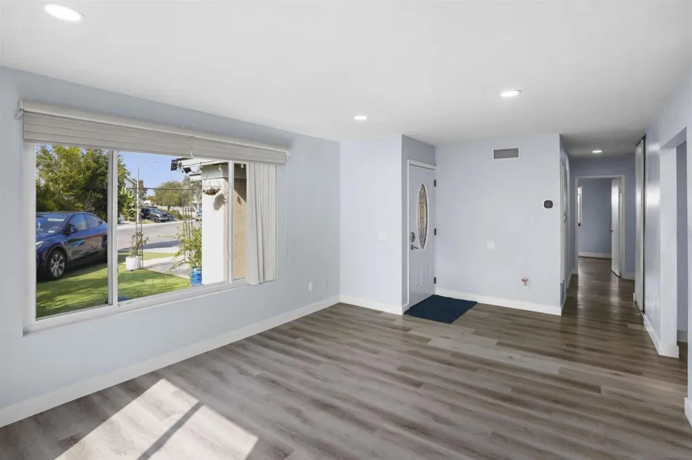 7760 Parkdale Cove San Diego, CA 92126
