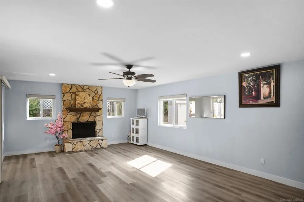 7760 Parkdale Cove San Diego, CA 92126
