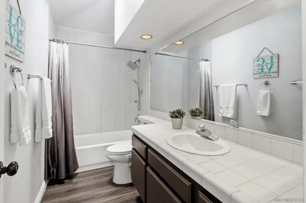 2174 Villa Sonoma Gln Escondido, CA 92029