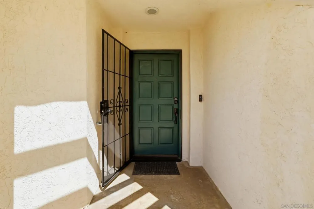 2174 Villa Sonoma Gln Escondido, CA 92029