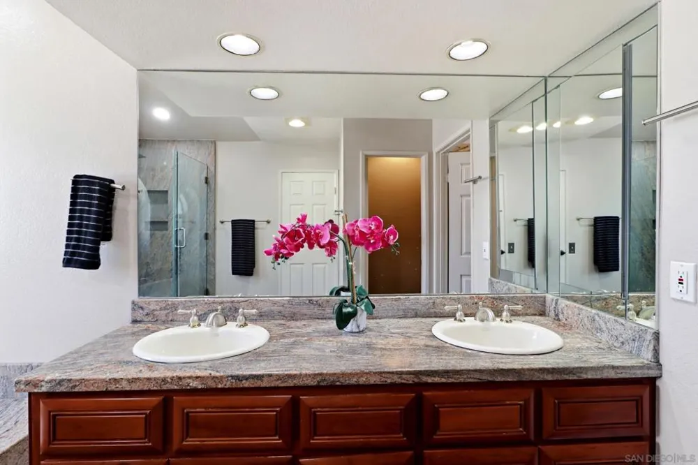 2174 Villa Sonoma Gln Escondido, CA 92029
