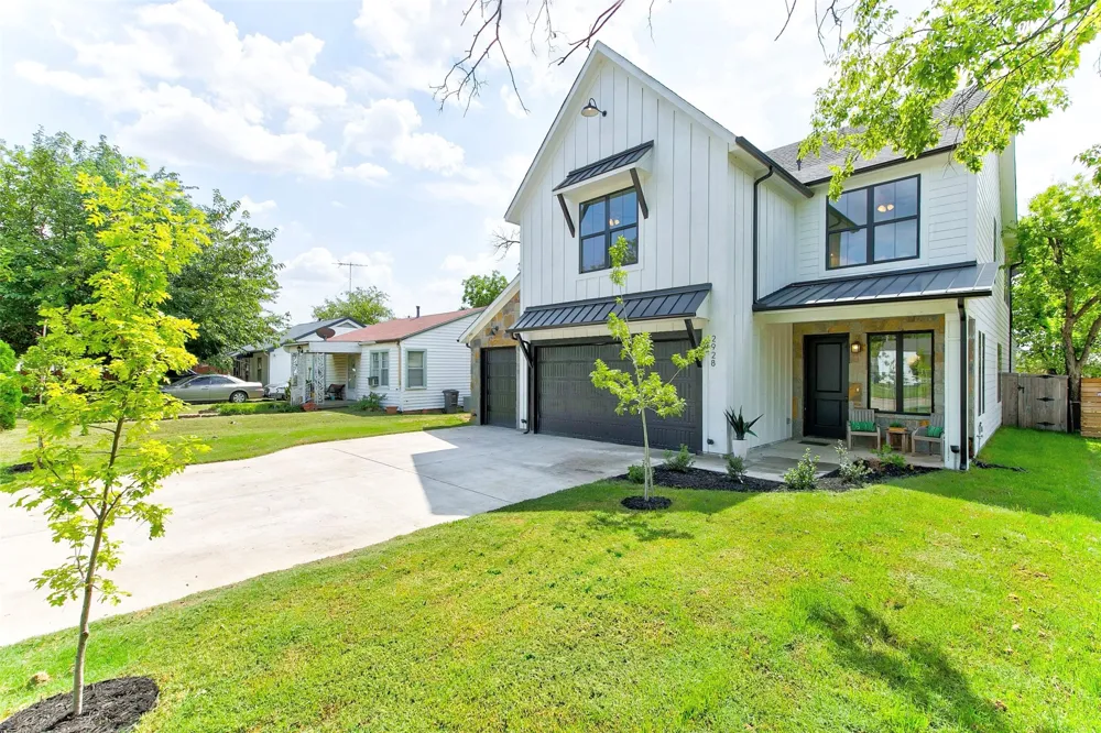 2928 Livingston Avenue Fort Worth, TX 76110
