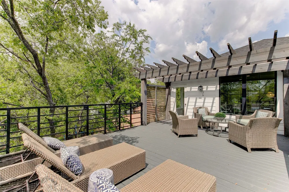2928 Livingston Avenue Fort Worth, TX 76110
