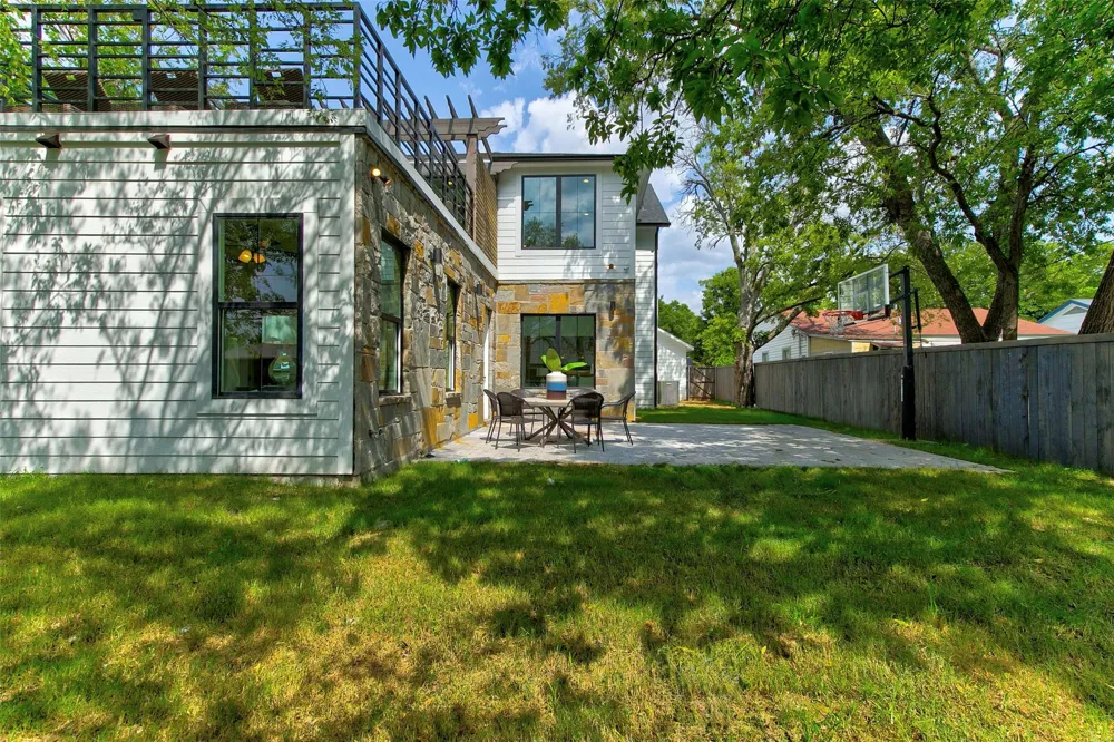 2928 Livingston Avenue Fort Worth, TX 76110