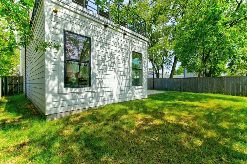 2928 Livingston Avenue Fort Worth, TX 76110