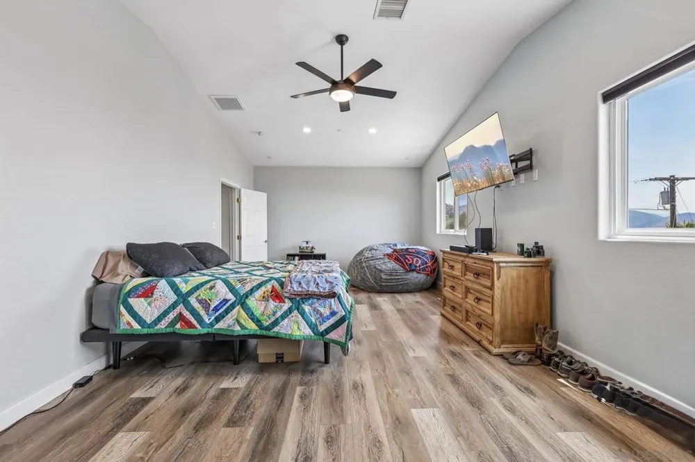 9608 Eucalyptus Spring Valley, CA 91977
