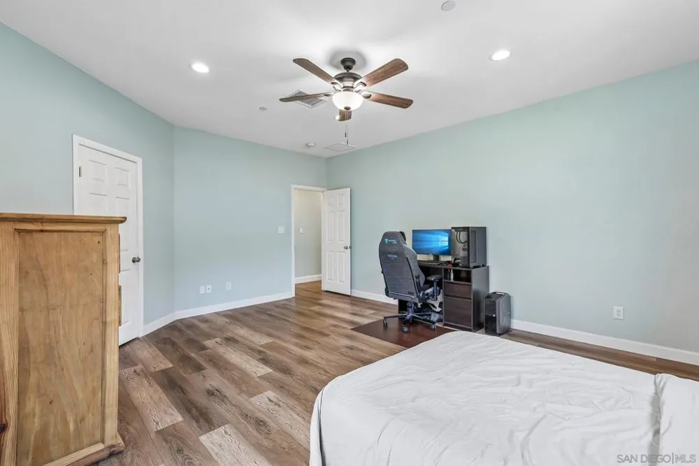 9608 Eucalyptus Spring Valley, CA 91977