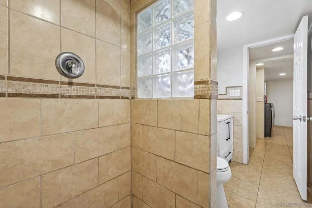 9608 Eucalyptus Spring Valley, CA 91977