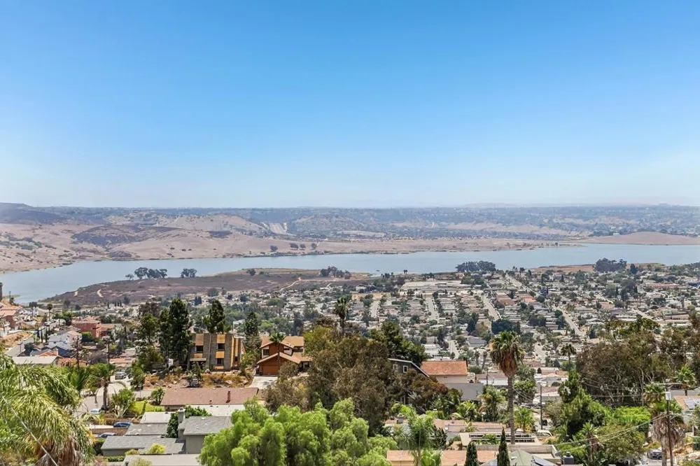 9608 Eucalyptus Spring Valley, CA 91977