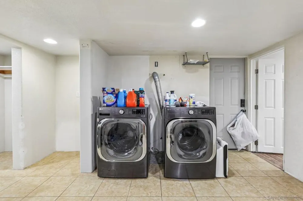 9608 Eucalyptus Spring Valley, CA 91977