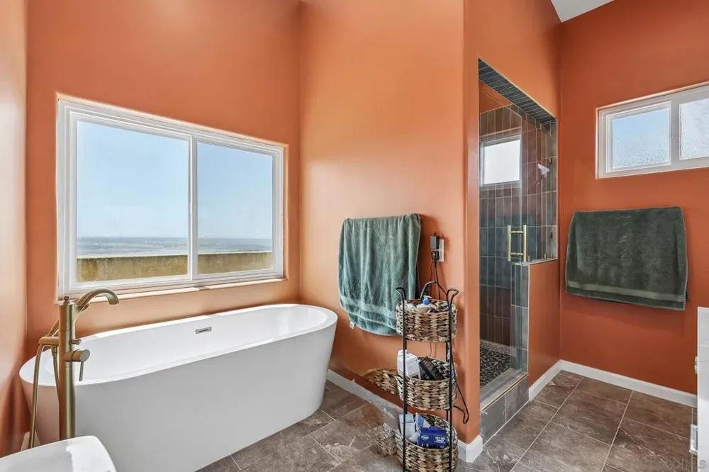 9608 Eucalyptus Spring Valley, CA 91977