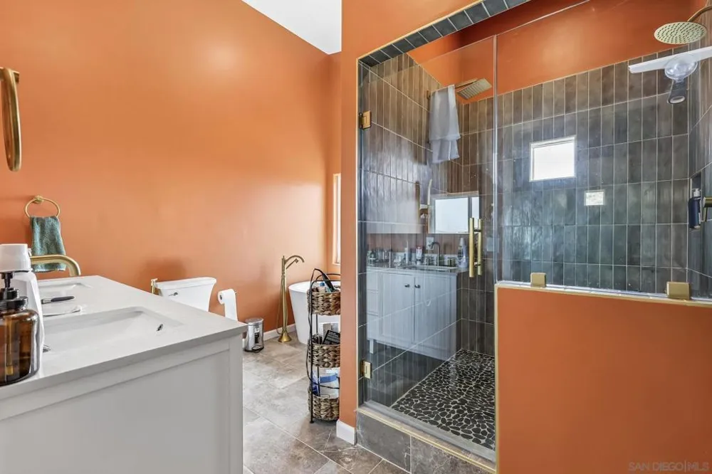 9608 Eucalyptus Spring Valley, CA 91977