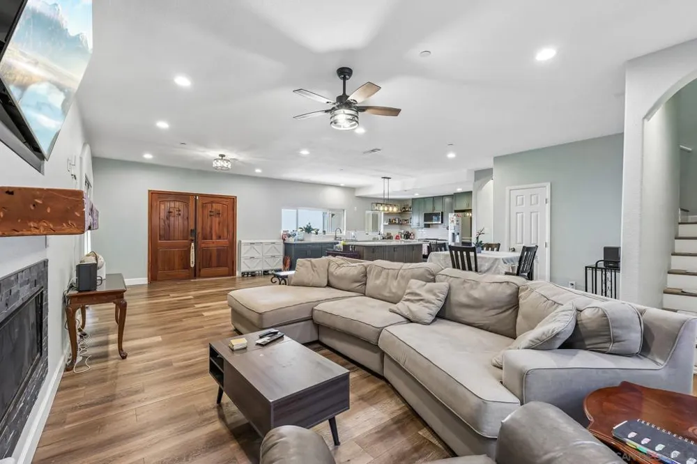 9608 Eucalyptus Spring Valley, CA 91977