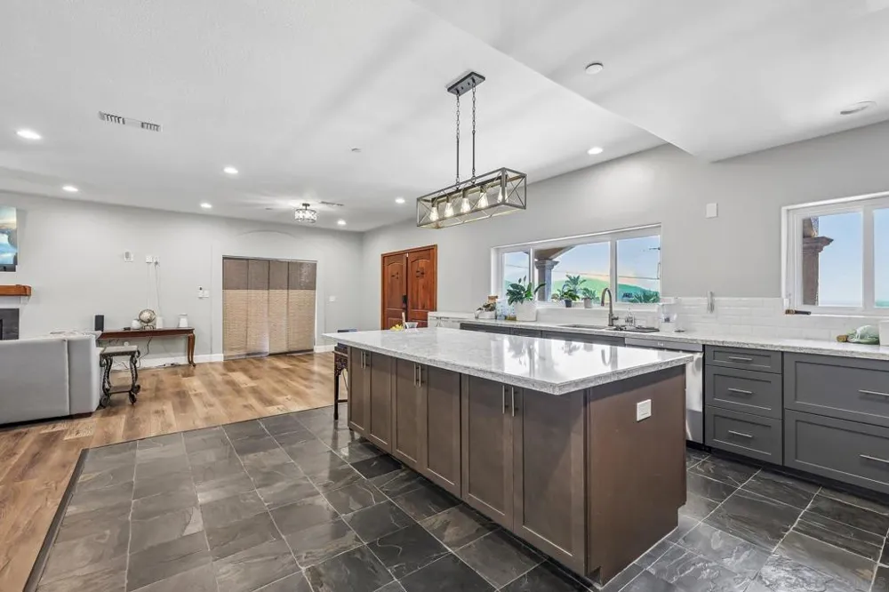 9608 Eucalyptus Spring Valley, CA 91977