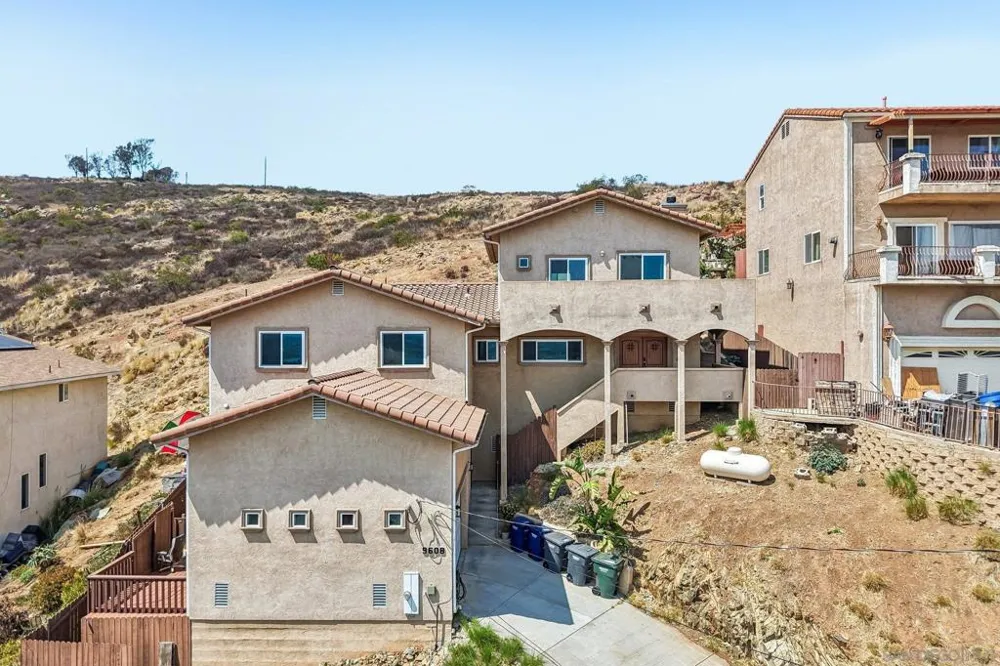 9608 Eucalyptus Spring Valley, CA 91977