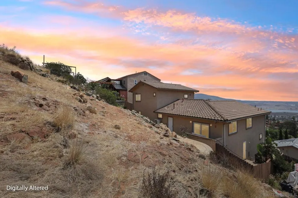 9608 Eucalyptus Spring Valley, CA 91977