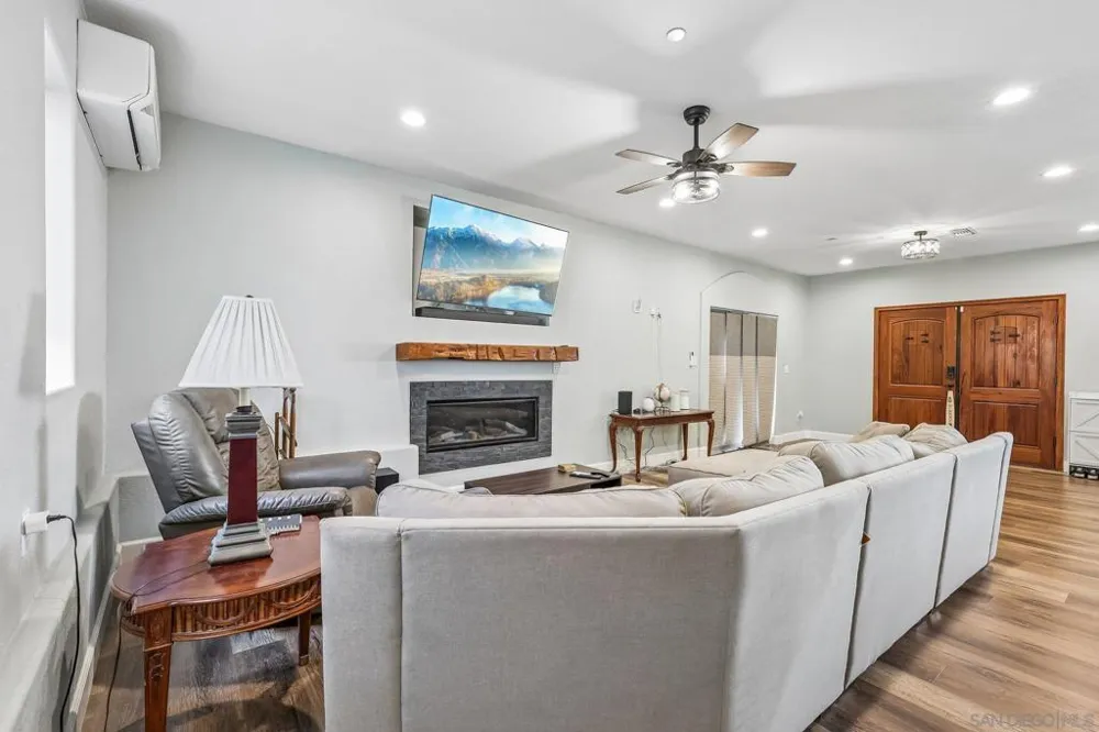 9608 Eucalyptus Spring Valley, CA 91977