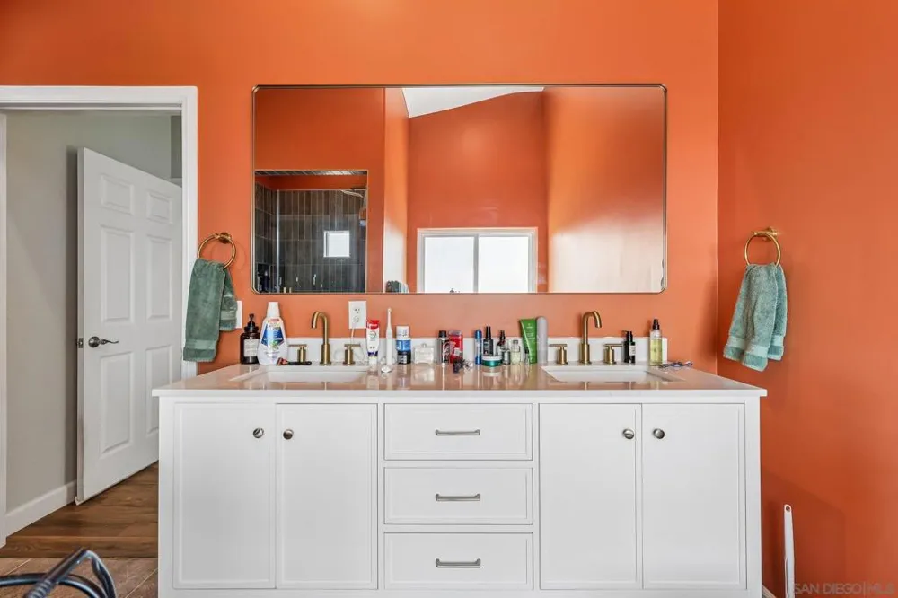 9608 Eucalyptus Spring Valley, CA 91977