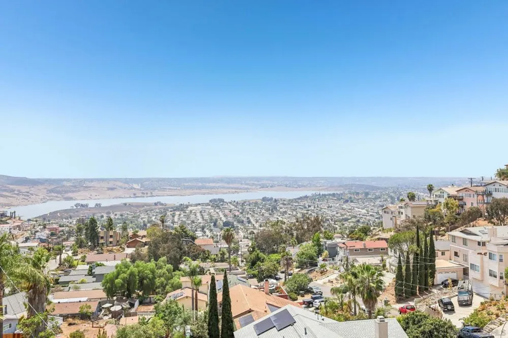 9608 Eucalyptus Spring Valley, CA 91977