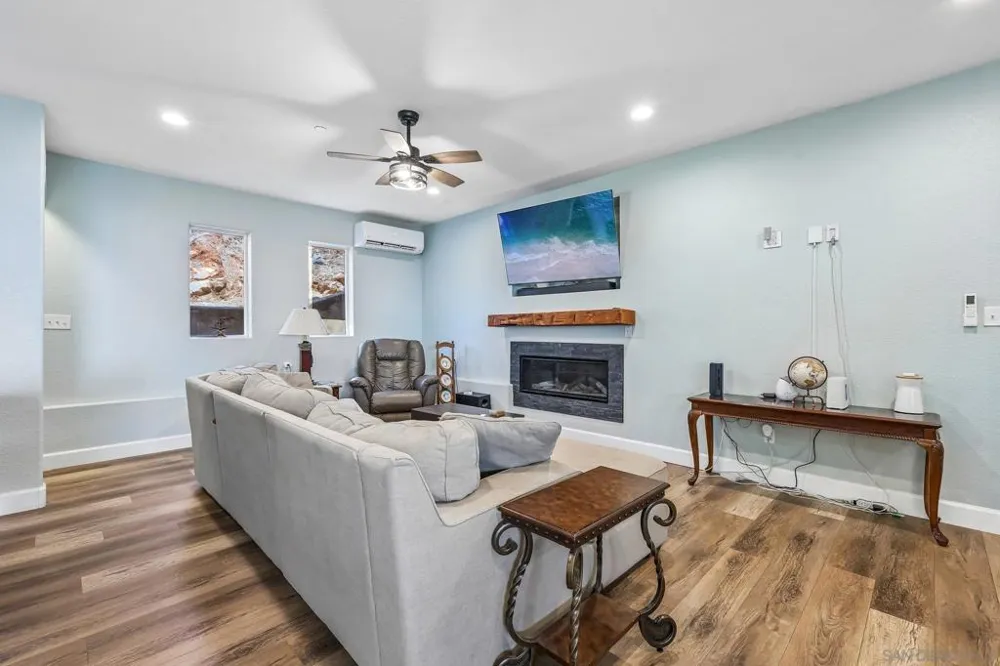 9608 Eucalyptus Spring Valley, CA 91977