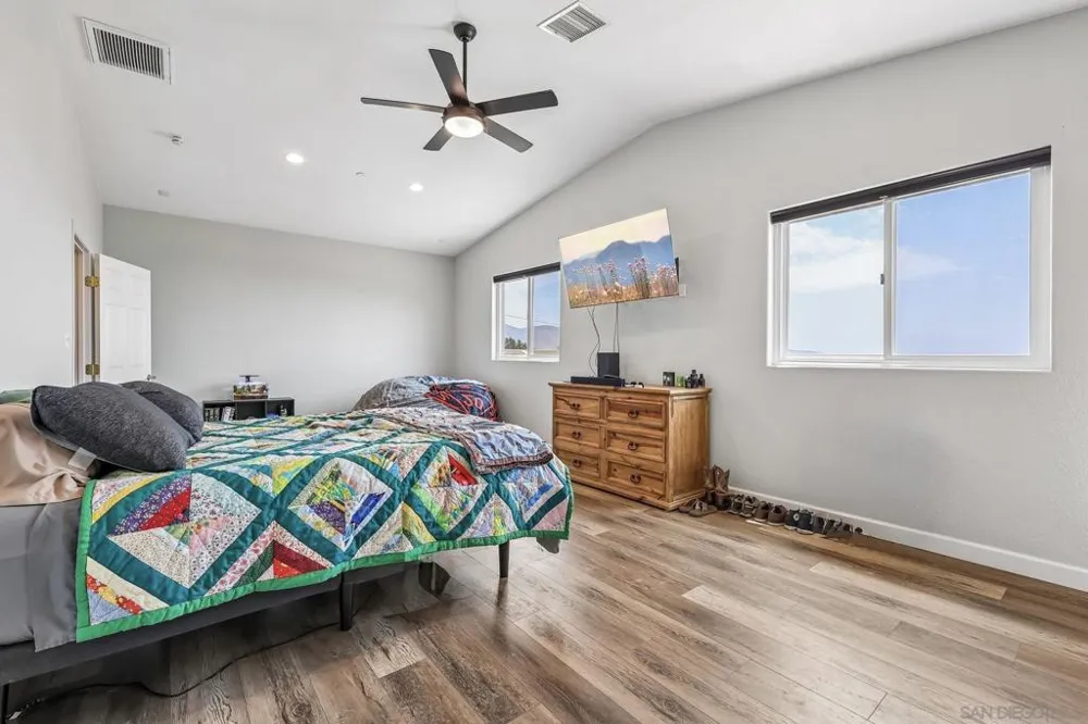 9608 Eucalyptus Spring Valley, CA 91977