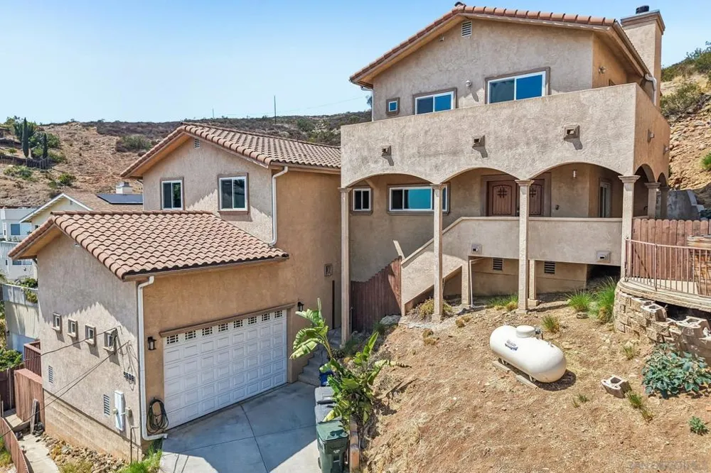 9608 Eucalyptus Spring Valley, CA 91977