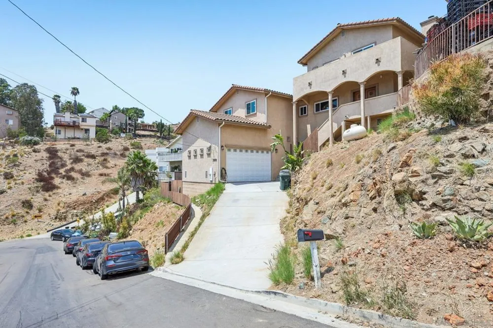 9608 Eucalyptus Spring Valley, CA 91977
