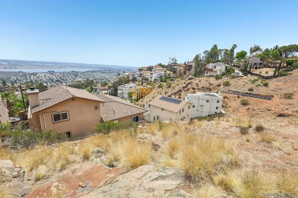 9608 Eucalyptus Spring Valley, CA 91977