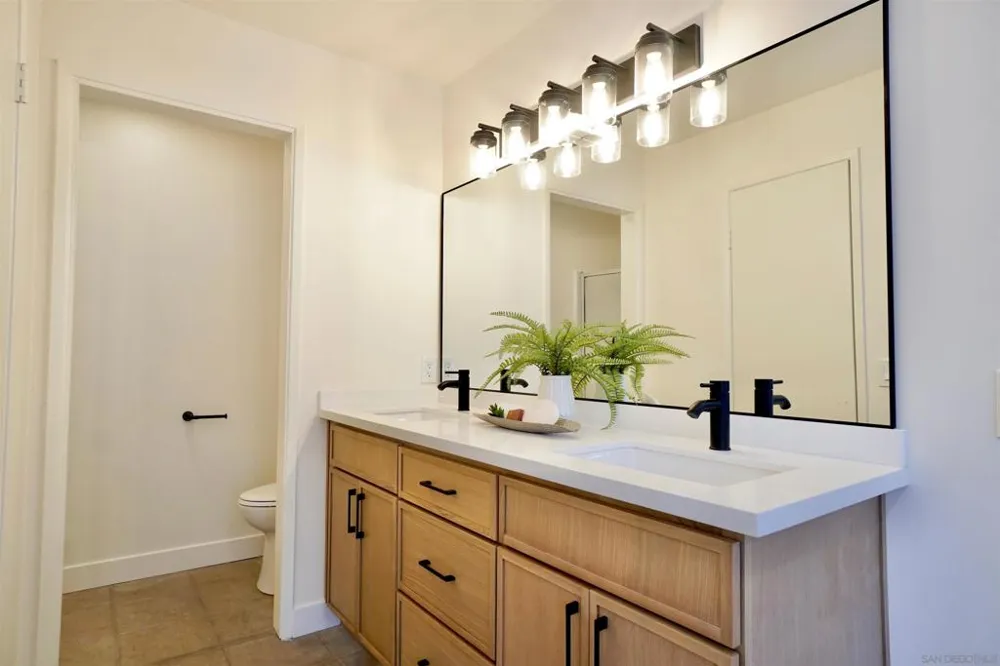 4228 Vista Del Rio Way #1 Oceanside, CA 92057