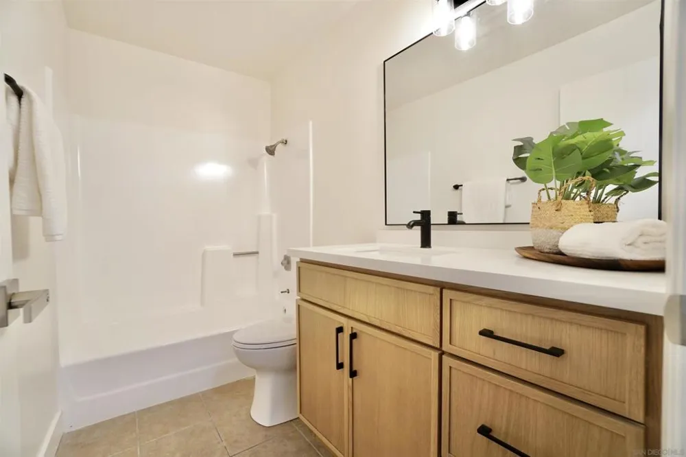 4228 Vista Del Rio Way #1 Oceanside, CA 92057