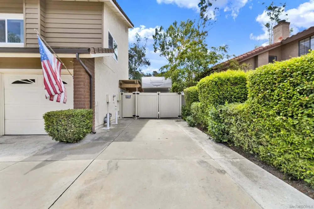 13057 Treecrest Poway, CA 92064