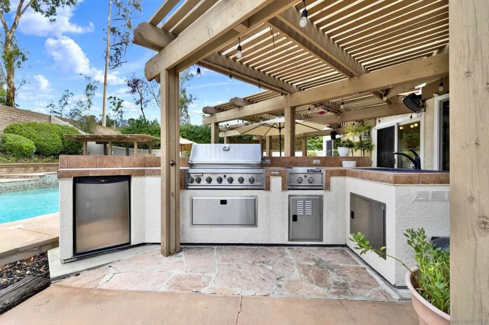 13057 Treecrest Poway, CA 92064