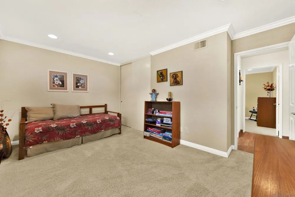 13057 Treecrest Poway, CA 92064