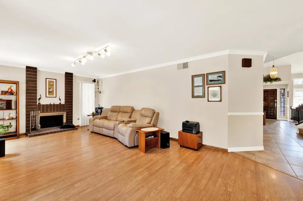 13057 Treecrest Poway, CA 92064