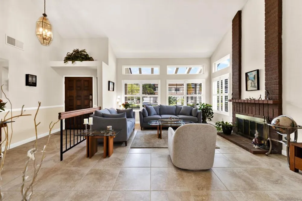 13057 Treecrest Poway, CA 92064