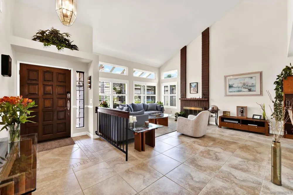 13057 Treecrest Poway, CA 92064